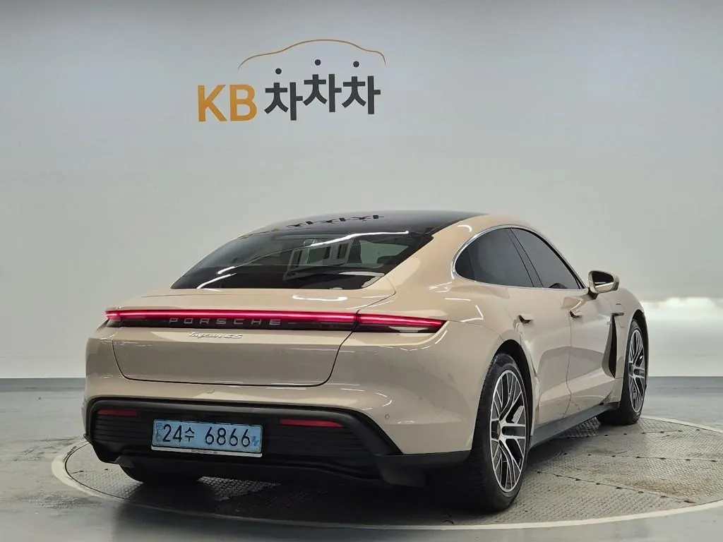 Porsche Taycan 2021 photo 3