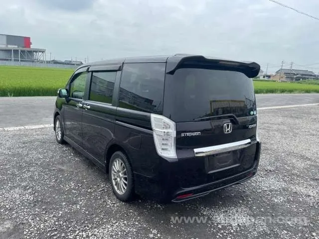 Honda Stepwagen Spada Z 2012 photo 3