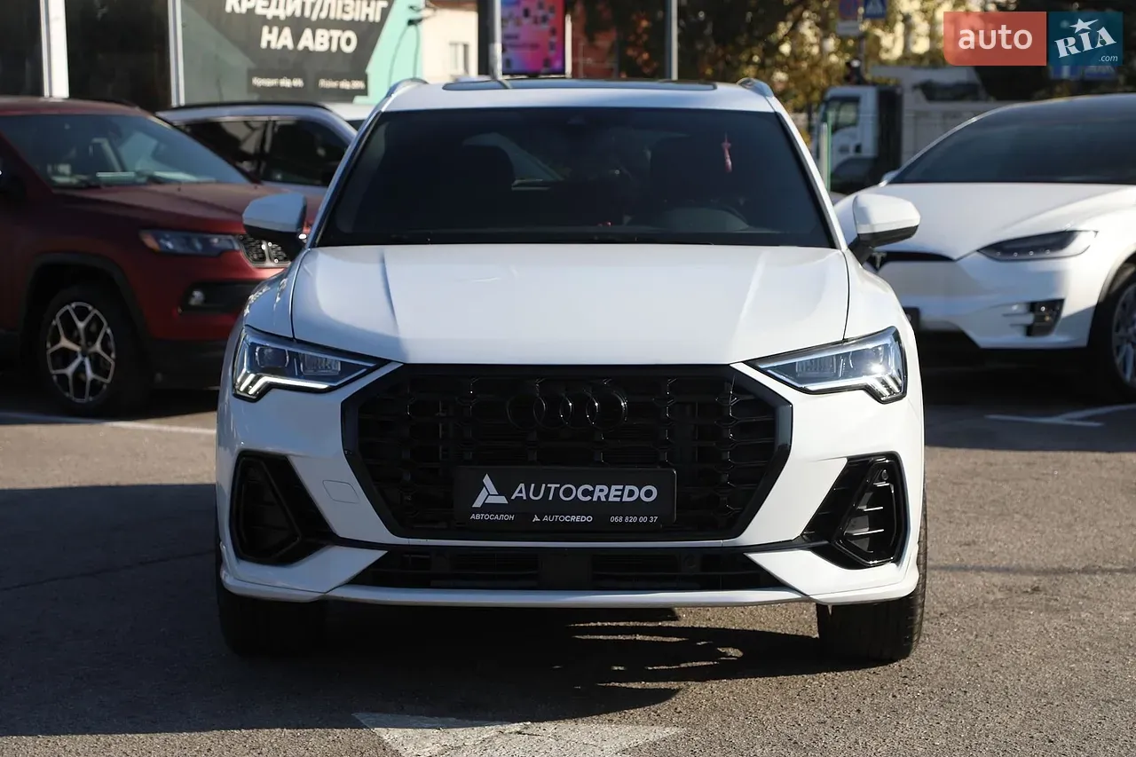 Audi Q3 2021 photo 2