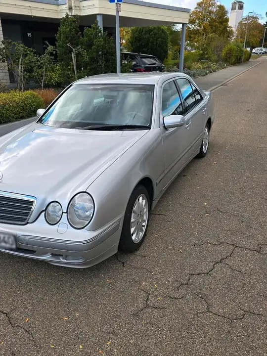 Mercedes-Benz E 200