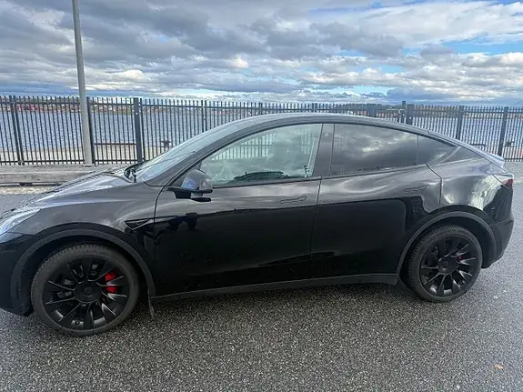 Tesla Model Y 2022 photo 2