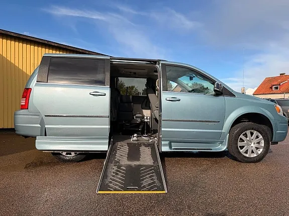 Chrysler Town & Country 2010 photo 4