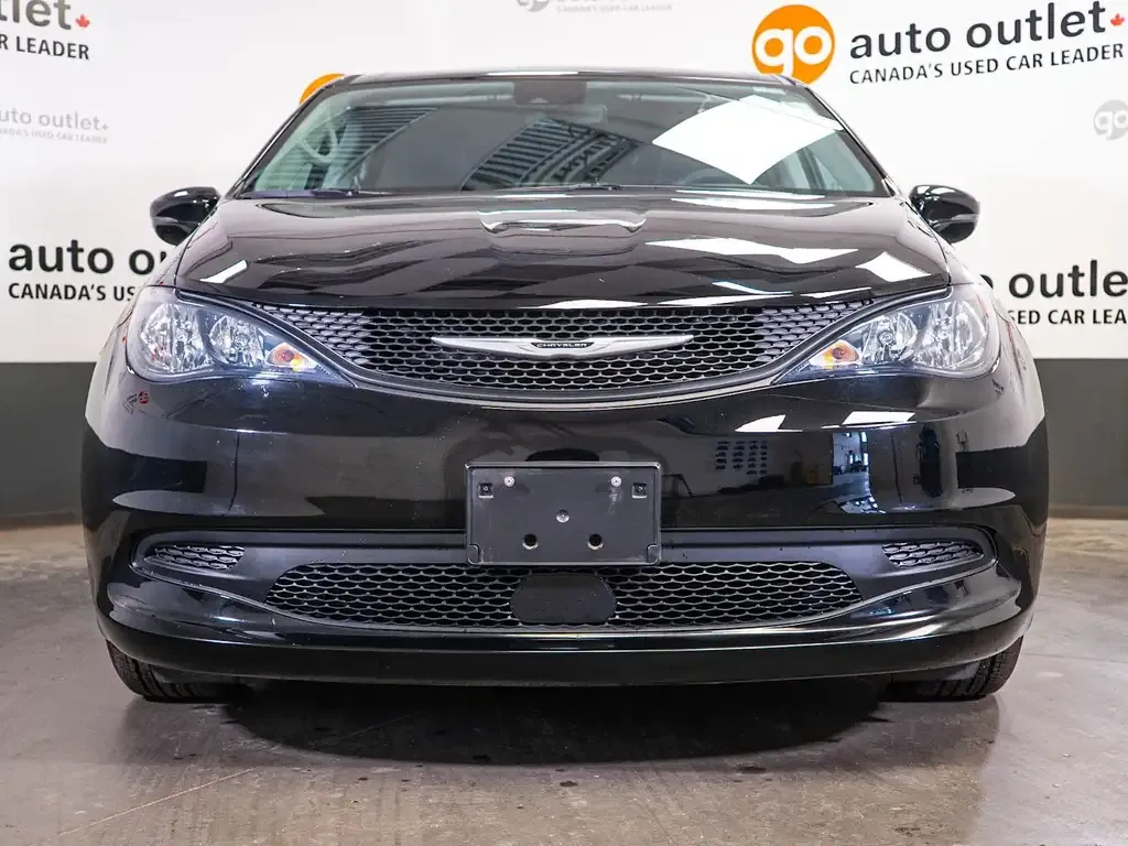 Chrysler Grand Caravan 2024 photo 2