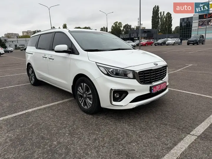 Kia Carnival