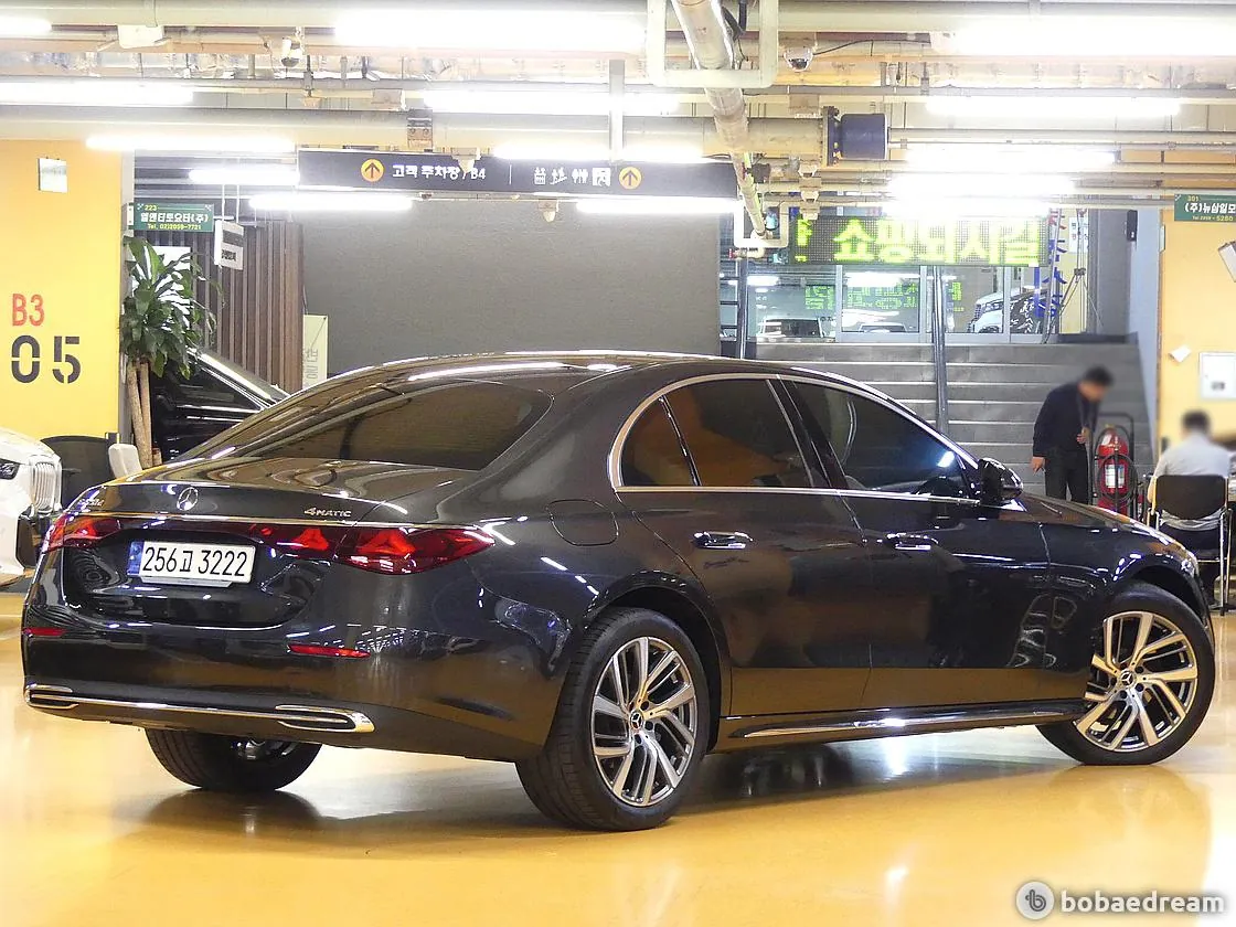 Mercedes-Benz E220D 2024 photo 3