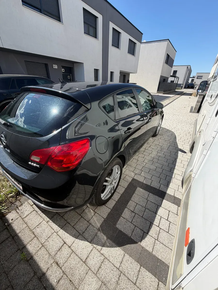 Opel Astra 2013 photo 3