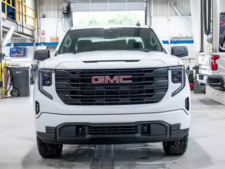 GMC Sierra 1500 2026 photo 2