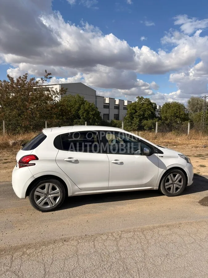 Peugeot 208 2016 photo 5