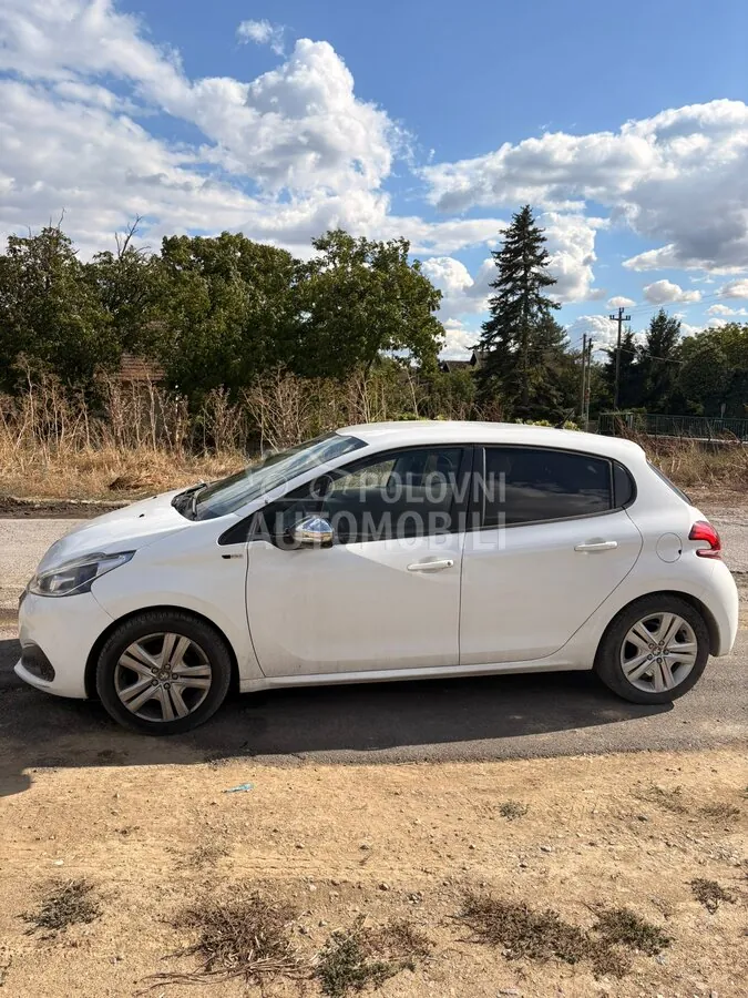 Peugeot 208 2016 photo 3
