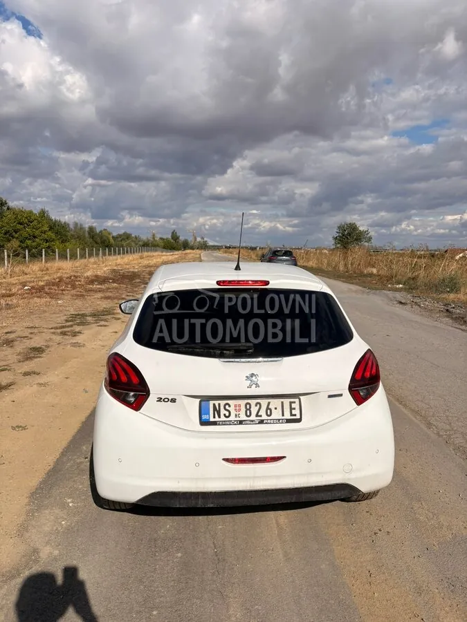 Peugeot 208 2016 photo 4