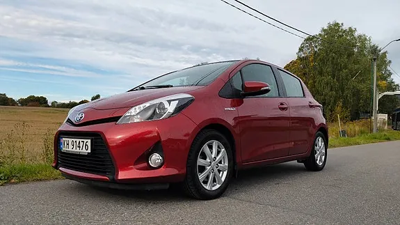 Toyota Yaris 2013 photo 2