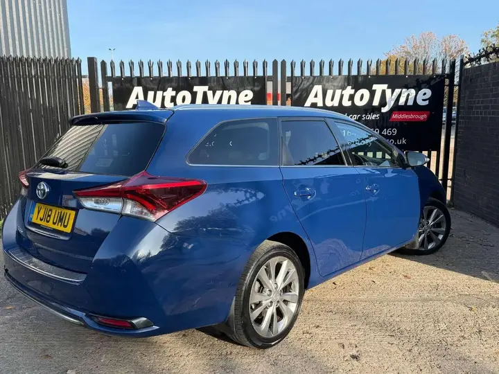 Toyota Auris 2018 photo 5