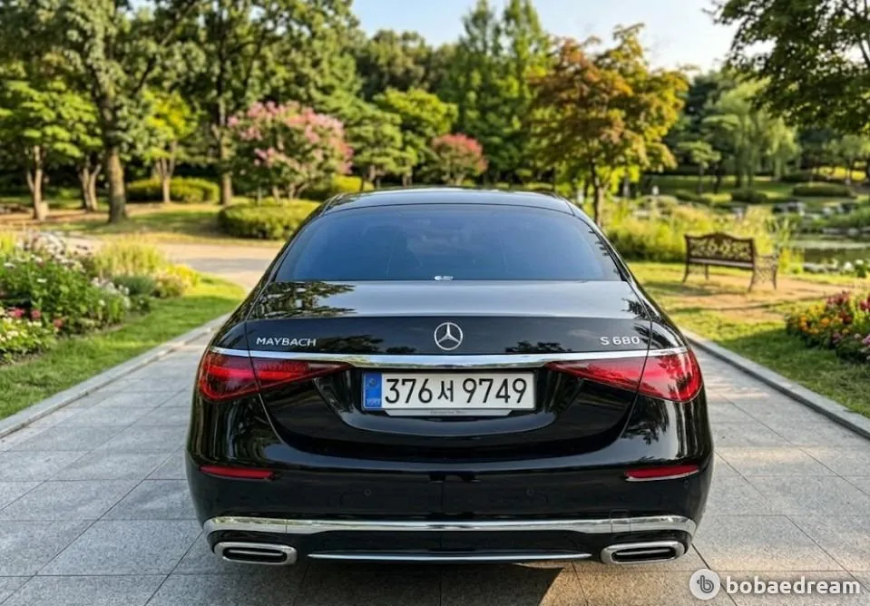 Mercedes-Benz Maybach S680 2025 photo 3