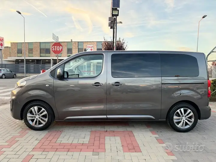 Peugeot Traveller 2019 photo 3