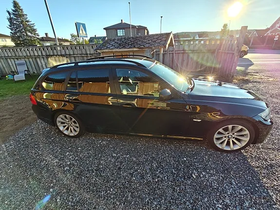 BMW 318D 2009 photo 2