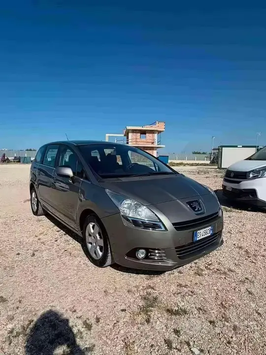 Peugeot 5008 2013 photo 2