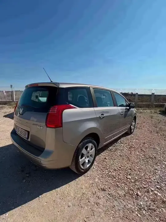 Peugeot 5008 2013 photo 4