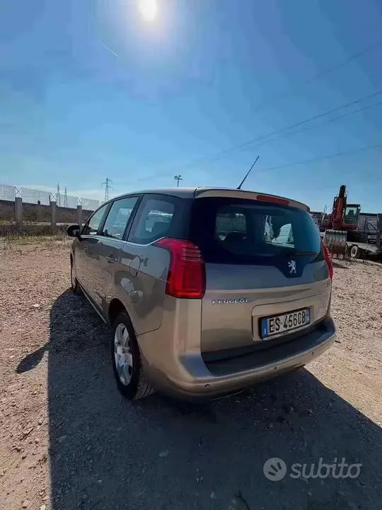 Peugeot 5008 2013 photo 3