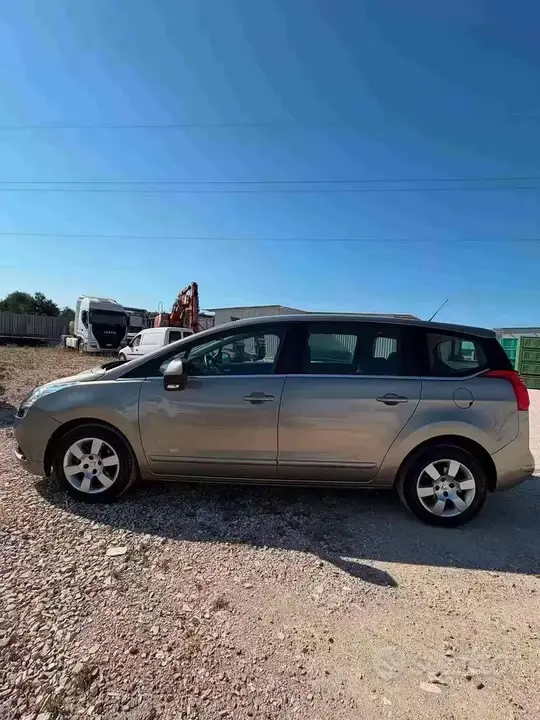 Peugeot 5008 2013 photo 5