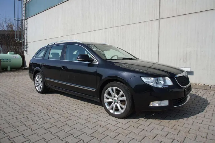 Skoda Superb 2010 photo 3