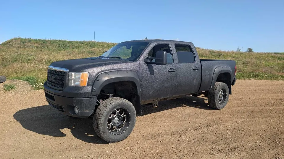 GMC Denali 2011 photo 2