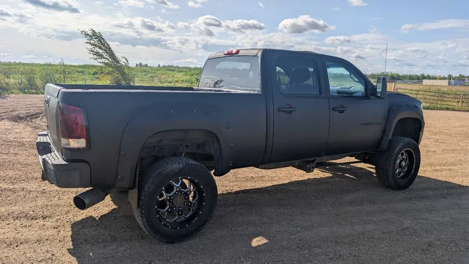 GMC Denali 2011 photo 3