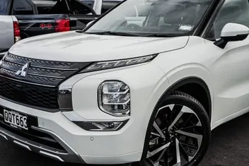 Mitsubishi Outlander 2024 photo 3