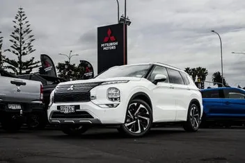 Mitsubishi Outlander 2024 photo 2