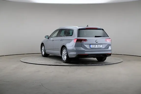 Volkswagen Passat 2023 photo 2