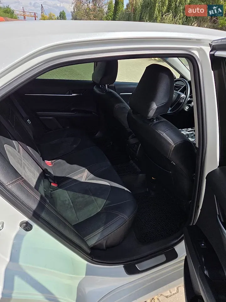 Toyota Camry 2020 photo 3