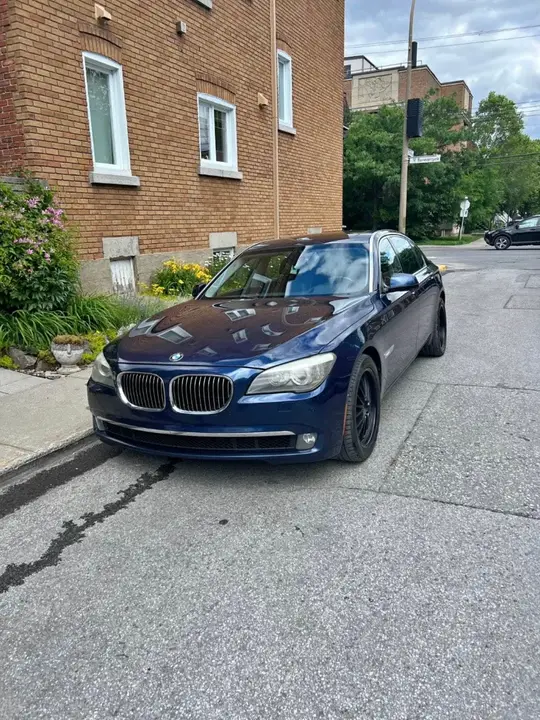 BMW 7 Series 2009 photo 2