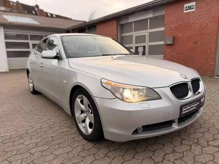 BMW 520I