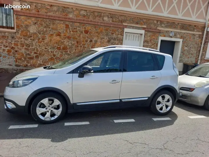 Renault Scenic 2014 photo 2