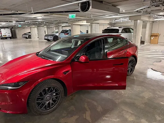 Tesla Model 3 2024 photo 4