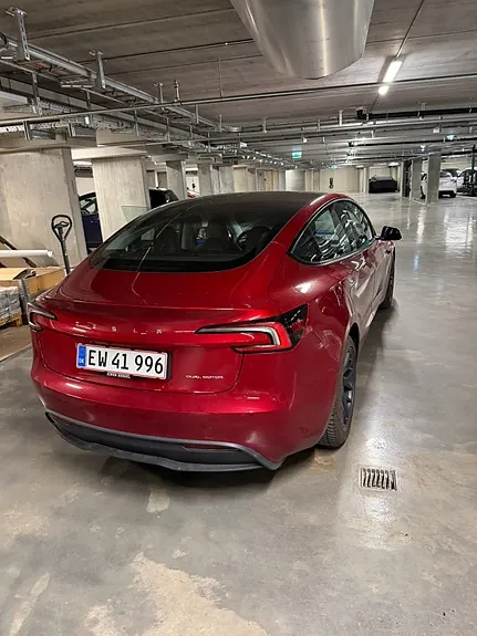 Tesla Model 3 2024 photo 3