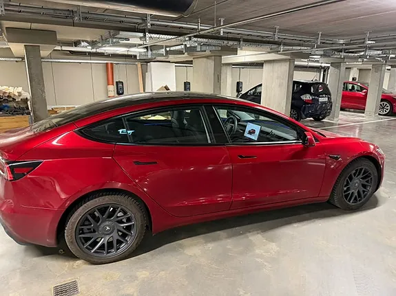 Tesla Model 3 2024 photo 2