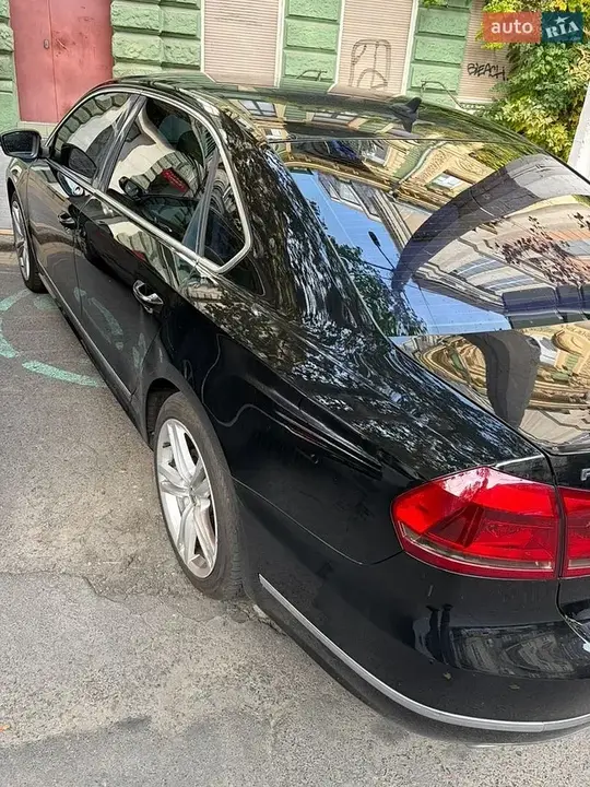 Volkswagen Passat 2012 photo 2