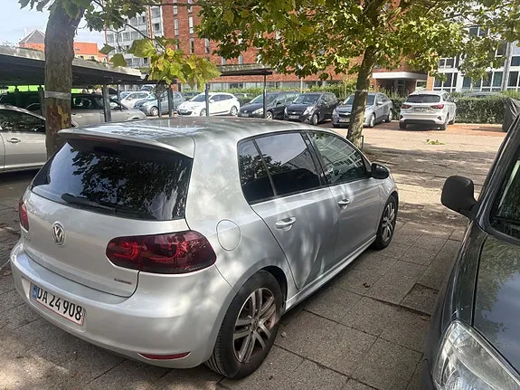Volkswagen Golf Vi 2010 photo 2
