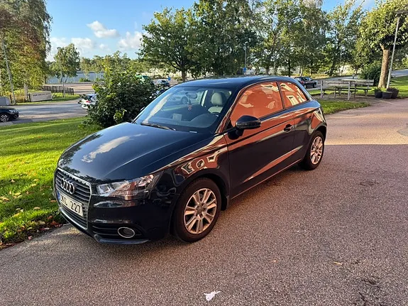 Audi A1 2011 photo 2