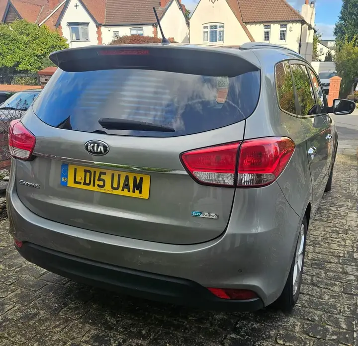 Kia Carens 2015 photo 4