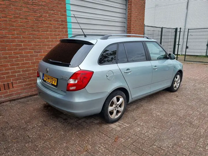 Skoda Fabia Combi 2011 photo 4