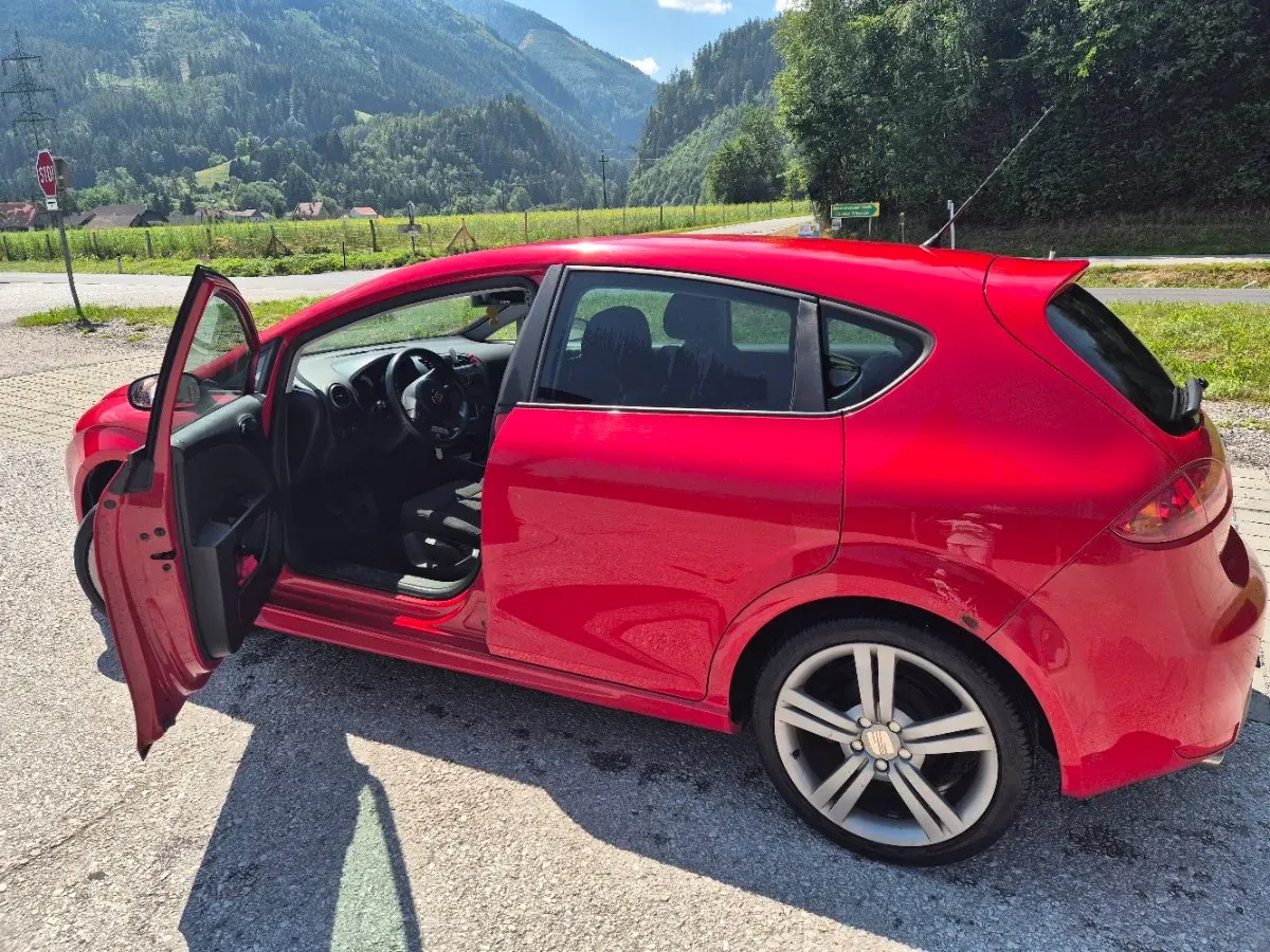 Seat Leon 2008 photo 2