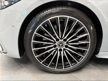 Mercedes-Benz C-Class photo 2