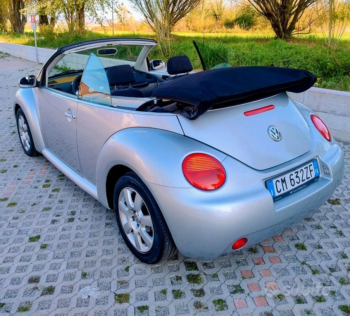 Volkswagen New Beetle 2004 photo 2