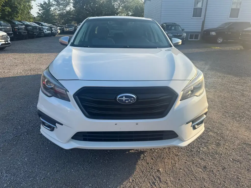 Subaru Legacy 2018 photo 2