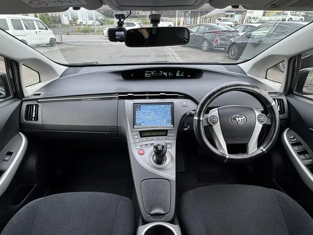 Toyota Prius 2014 photo 2