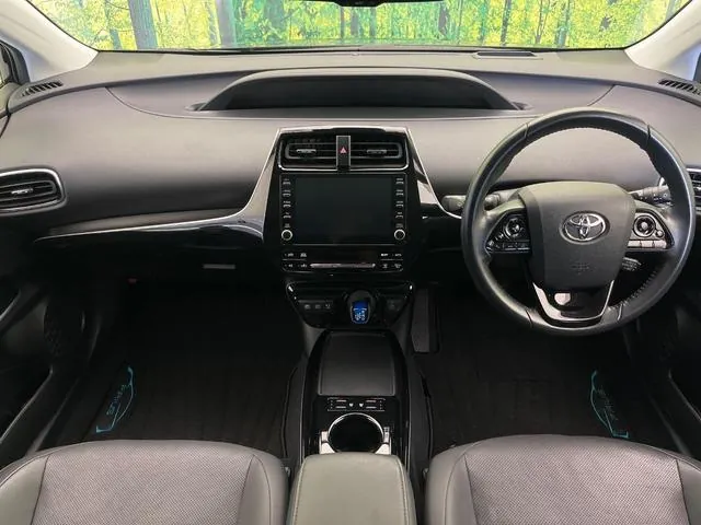 Toyota Prius 2021 photo 2
