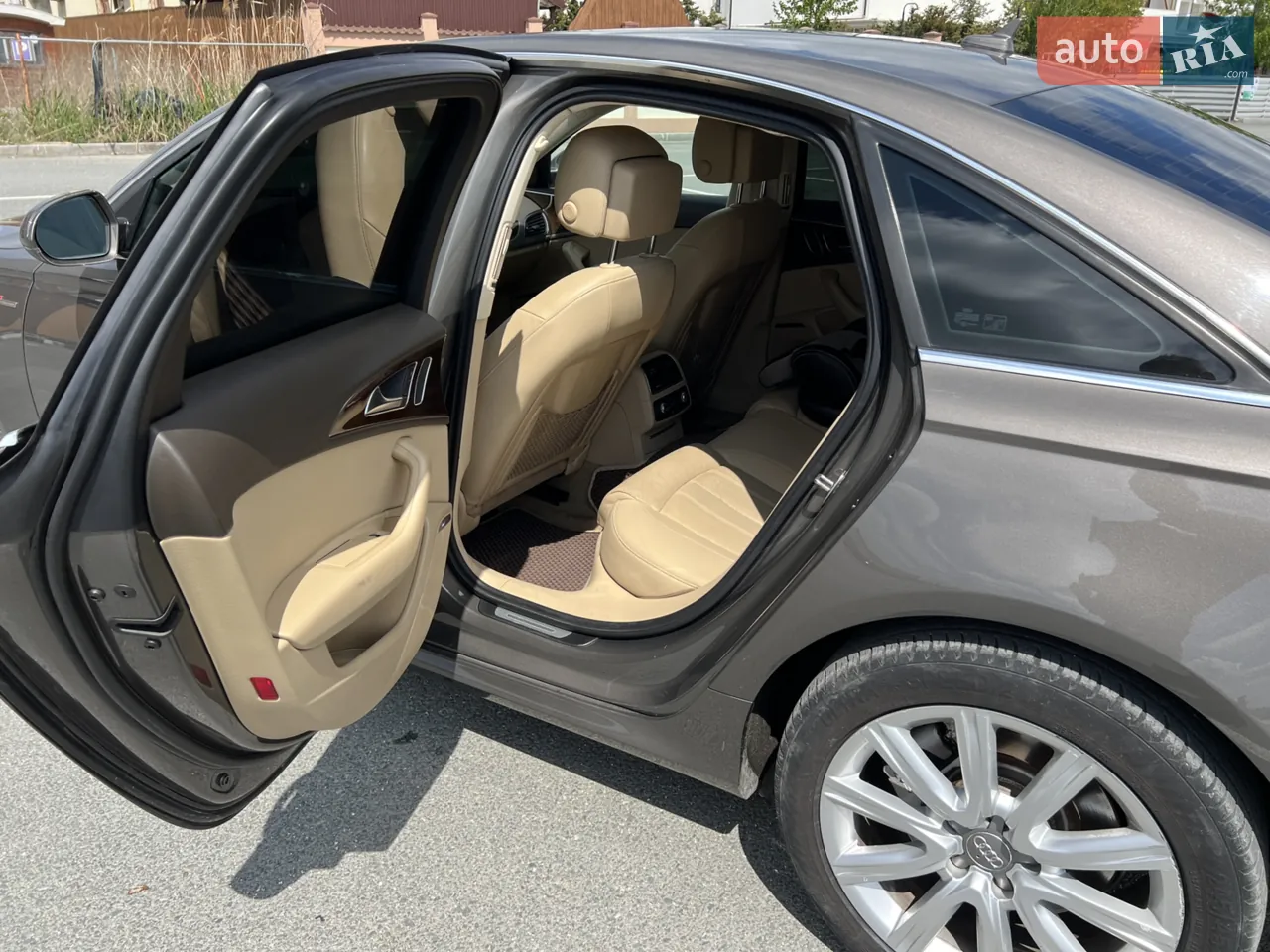 Audi A6 2012 photo 2