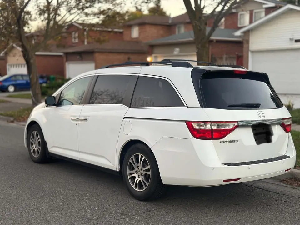 Honda Odyssey 2012 photo 3