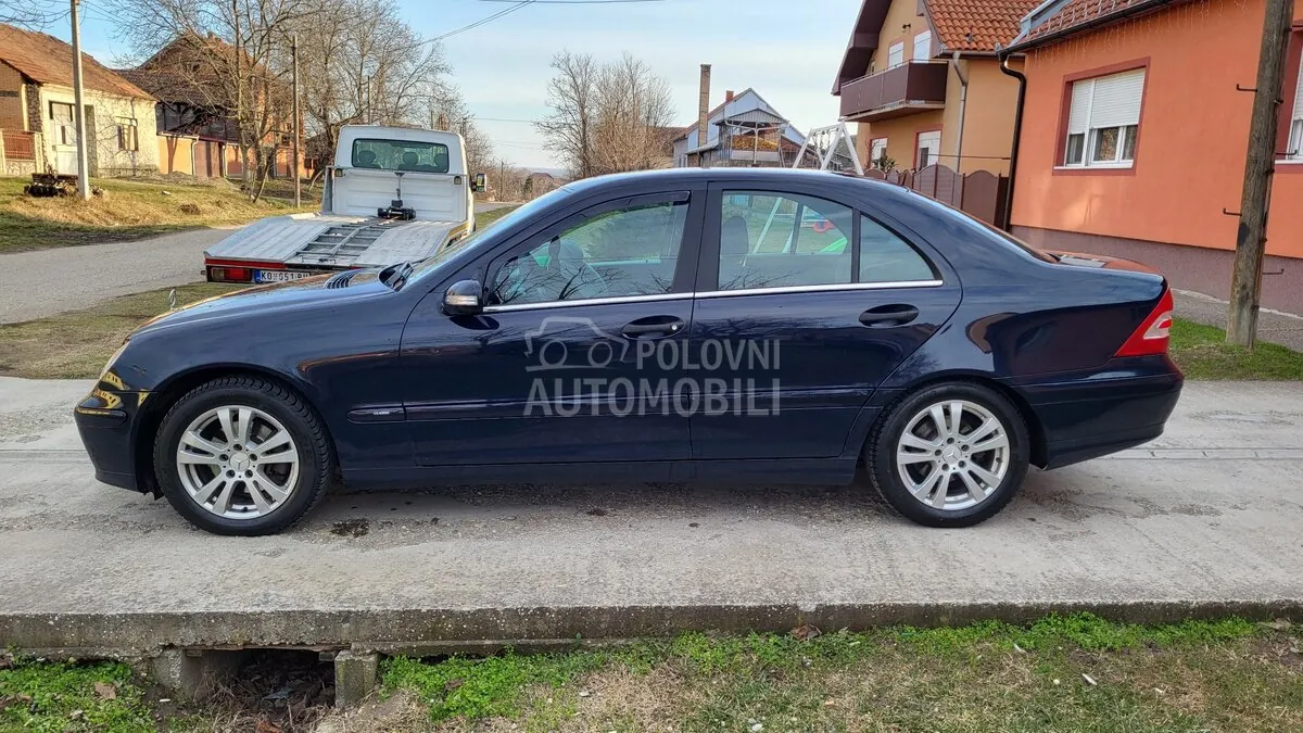Mercedes-Benz C-Class 2004 photo 2